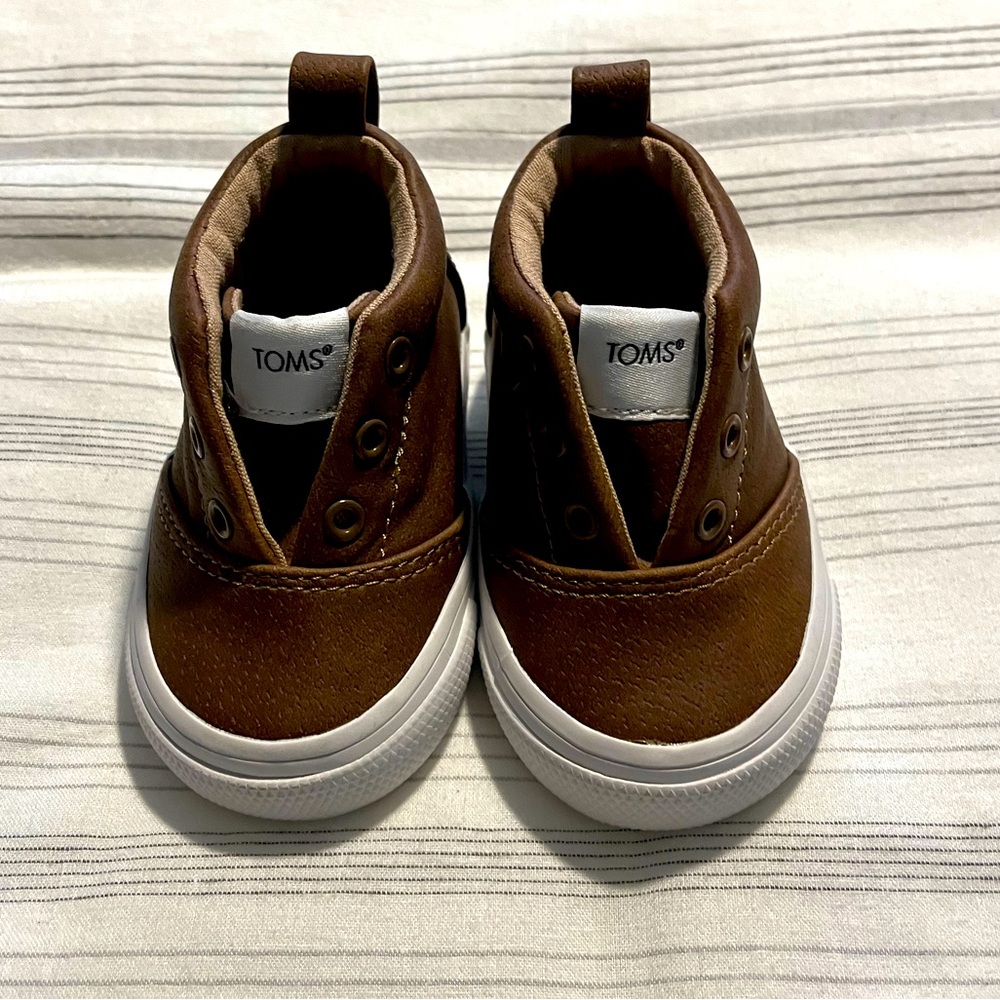 Tom’s boots, size 4; excellent condition, like new